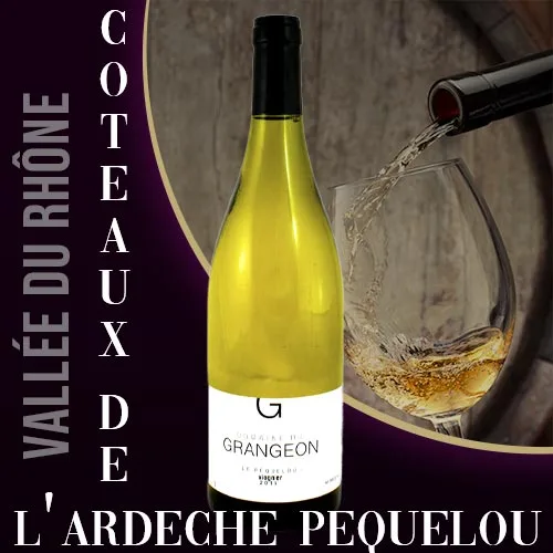 Bouteille du vin blanc Péquelou Blanc du Domaine Grangeon, vignoble des Côteaux de l'Ardèche. Robe dorée et étiquette avec le nom du vin.